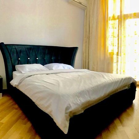 Calm Center Of Baku Apartment Ngoại thất bức ảnh