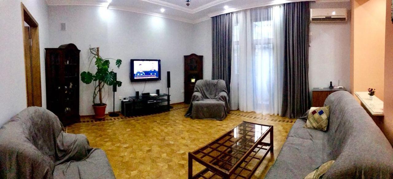 Calm Center Of Baku Apartment Ngoại thất bức ảnh